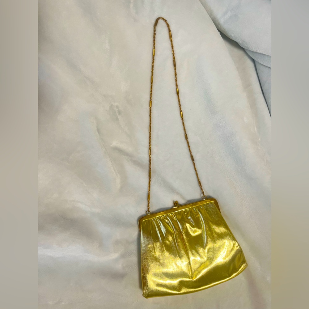 Andé Gold Handbag vintage 1950-1970’s great condition inside and out with chain.